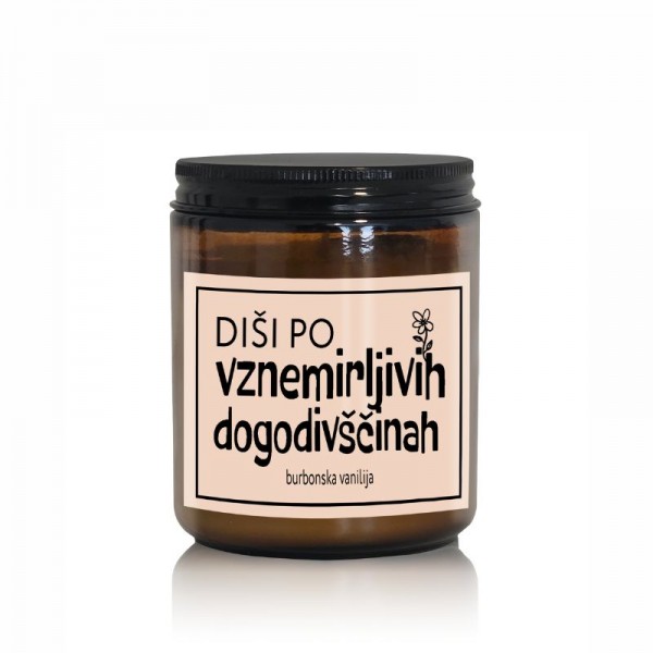 Darilna dišeča sveča z napisom in vonjem burbonske vanilije - Diši po vznemirljivih dogodivščinah